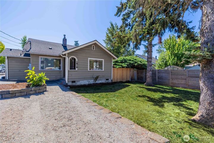 Property Photo:  1510 E Sunset Drive  WA 98226 