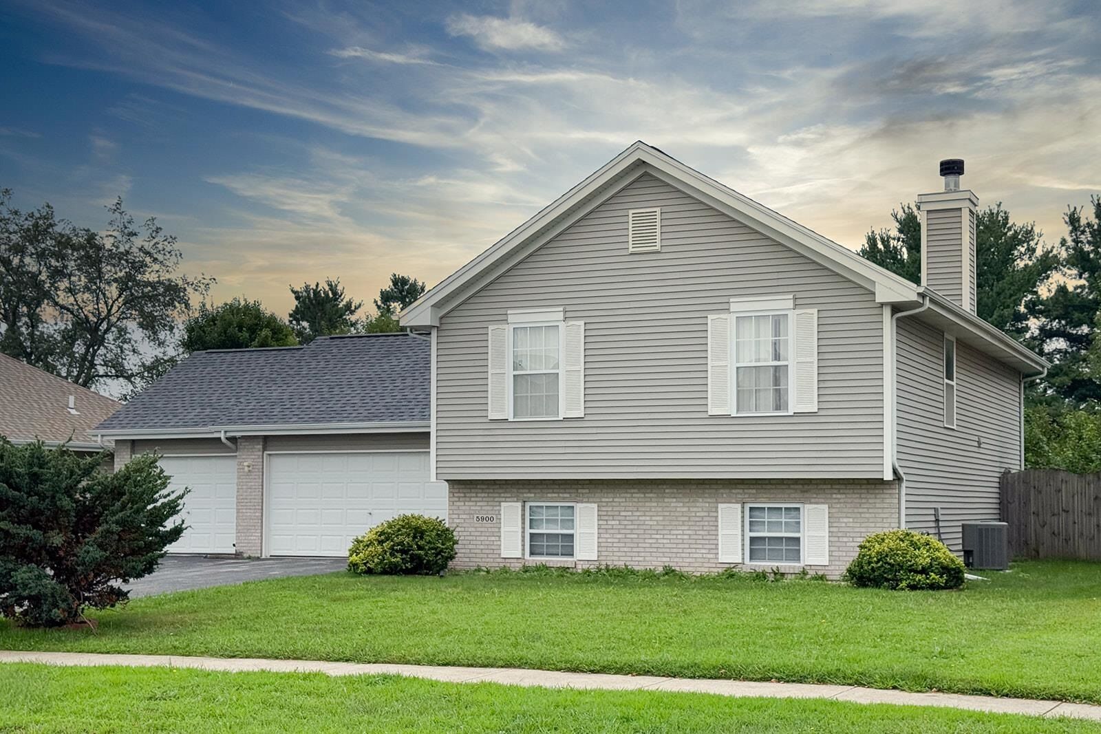 Property Photo:  5900 Dusty Lane  IL 61080 
