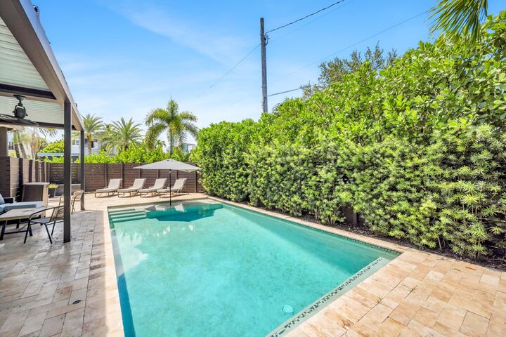 Property Photo: 748 NE 17th Way FL 33304