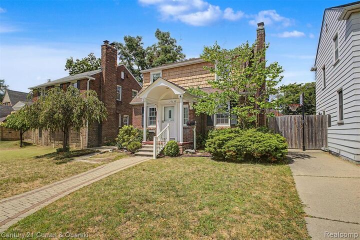 Property Photo:  19036 Outer Drive  MI 48128 