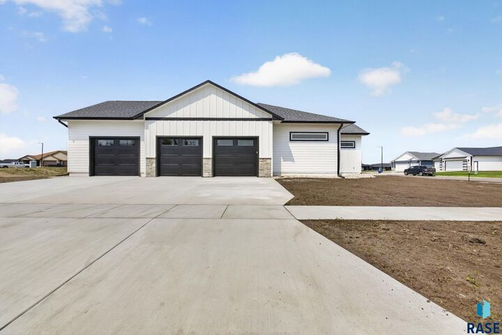 Property Photo: 151 Mydland Cir SD 57032