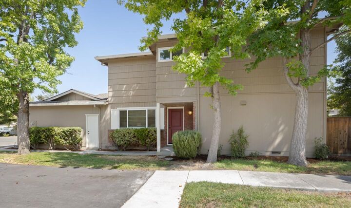 Property Photo: 425 Poppy Place CA 94043