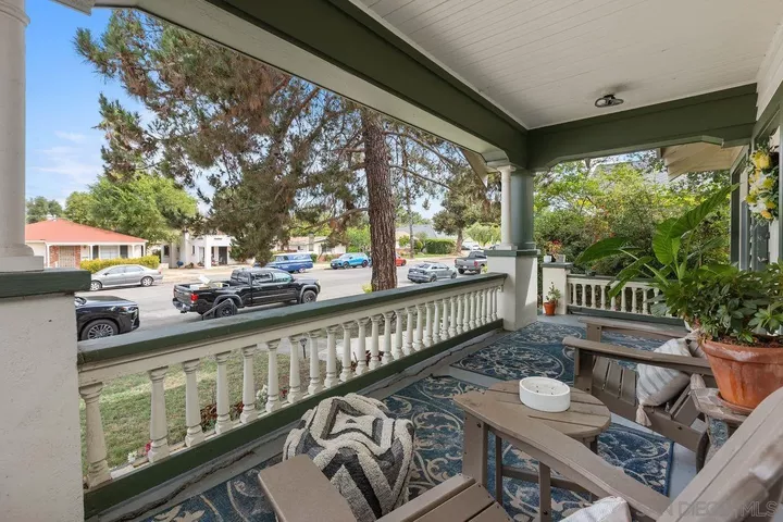 Property Photo:  129 E 6th  CA 92025 