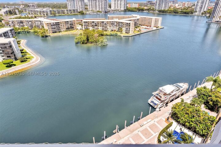 Property Photo: 1000 W Island Blvd 1710 FL 33160