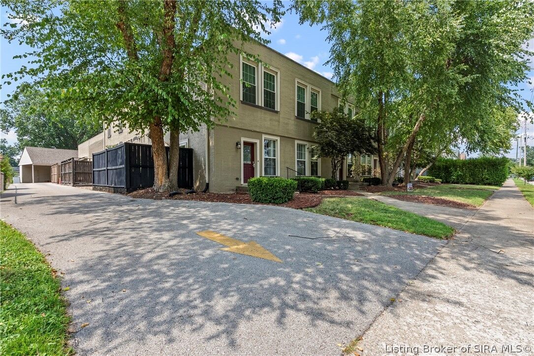 Property Photo: 925 E 7th Street 104 IN 47130