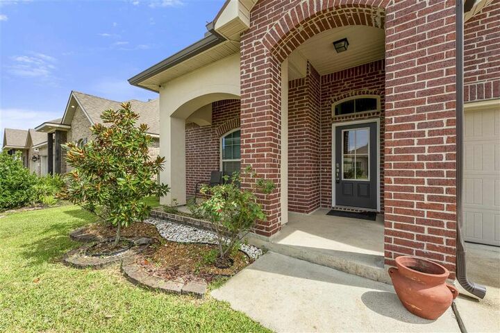 Property Photo: 2240 N Lake Michele Circle N LA 70607