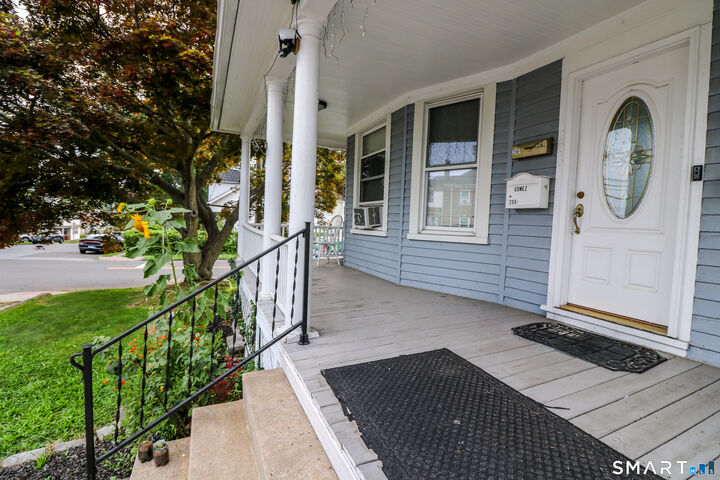 Property Photo:  204 Savoy Street  CT 06606 