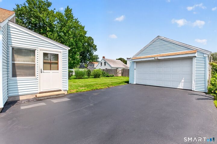Property Photo:  30 Yale Street  CT 06110 