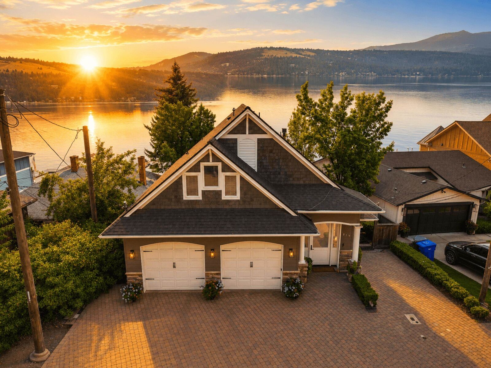 Property Photo:  819 S Liberty Dr  WA 99019 