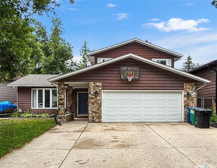 407 Chitek Crescent — photo 1