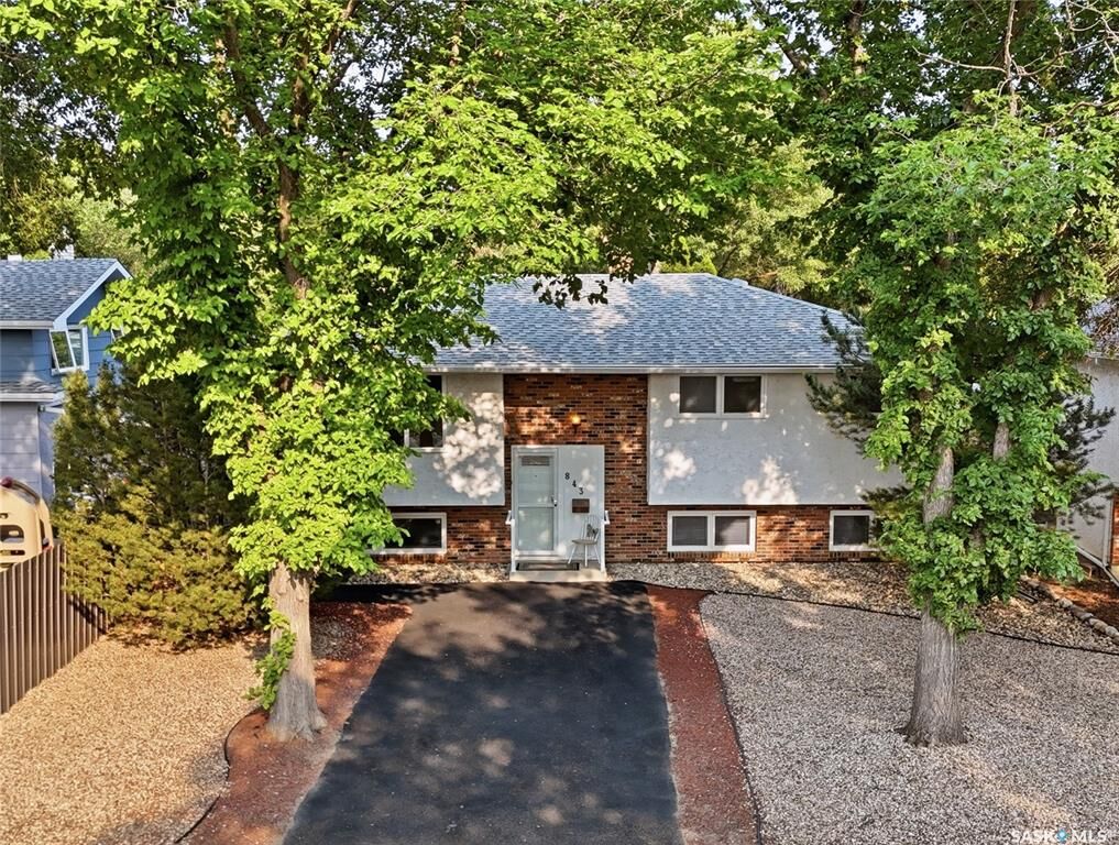 Property Photo:  843 N McIntosh Street  SK S4R 6H1 