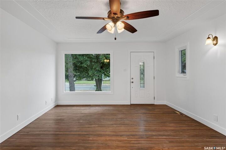 Property Photo: 2501 Kelvin Avenue SK S7J 0T6