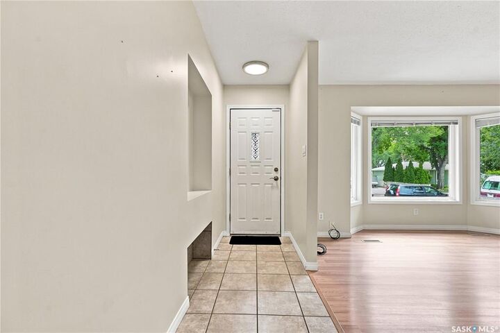 Property Photo:  5 Stewart Avenue  SK S7L 3S5 
