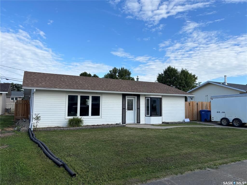Property Photo: 114 Saskatchewan Crescent SK S0J 1H0
