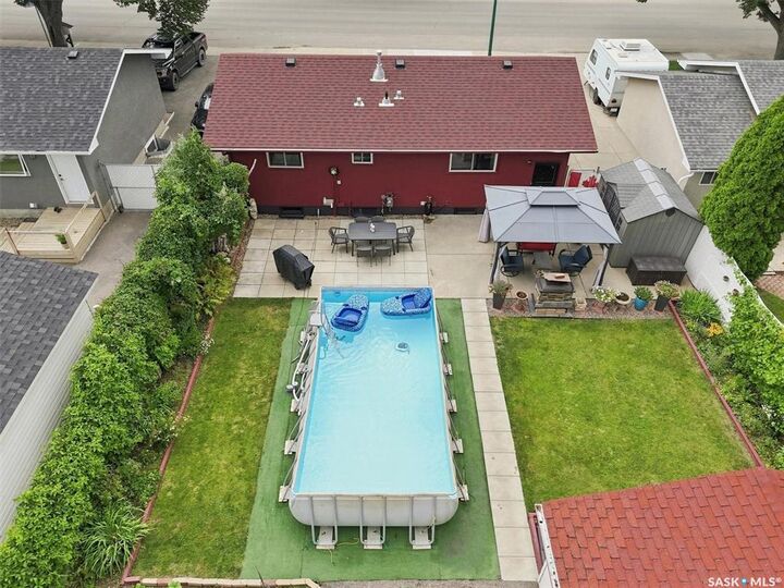 Property Photo: 2010 37th Street W SK S7L 4E3