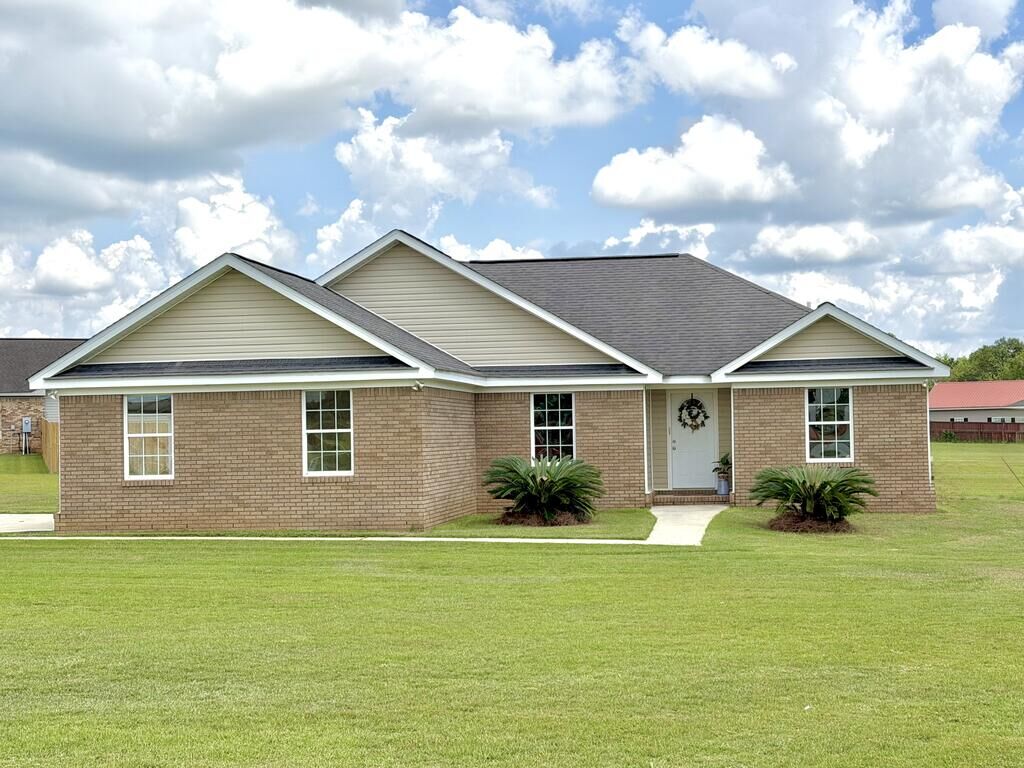 Property Photo: 2371 Glen Lawrence Rd AL 36321