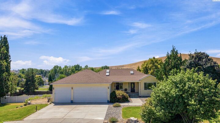 Property Photo: 3204 Northridge WA 99353