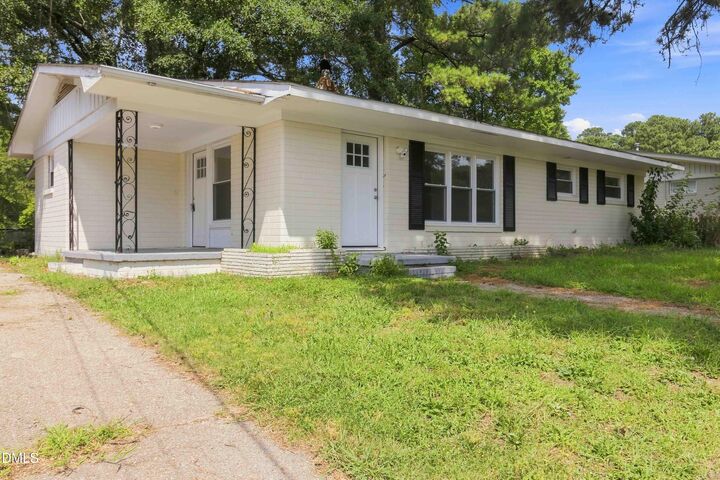 Property Photo: 605 Sunnyside Lane W NC 27893