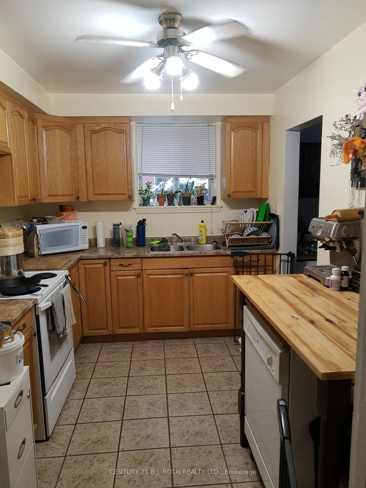 Property Photo:  13 Queen Street 1  ON L4M 1Y9 
