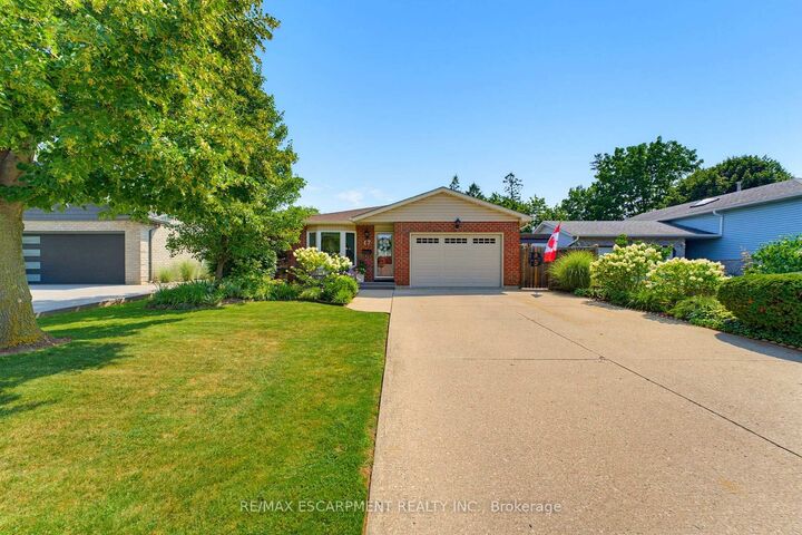 Property Photo: 17 Buchanan Drive ON N3W 1H1