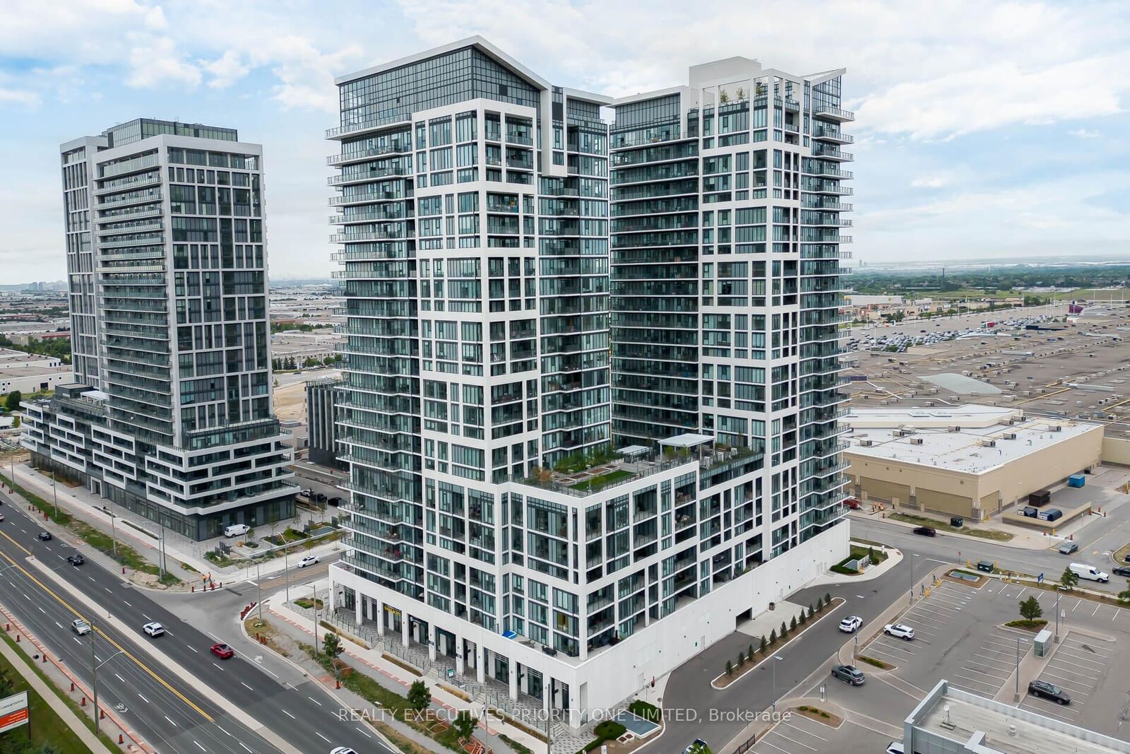 Property Photo:  9000 Jane Street 707  ON L4K 0M6 