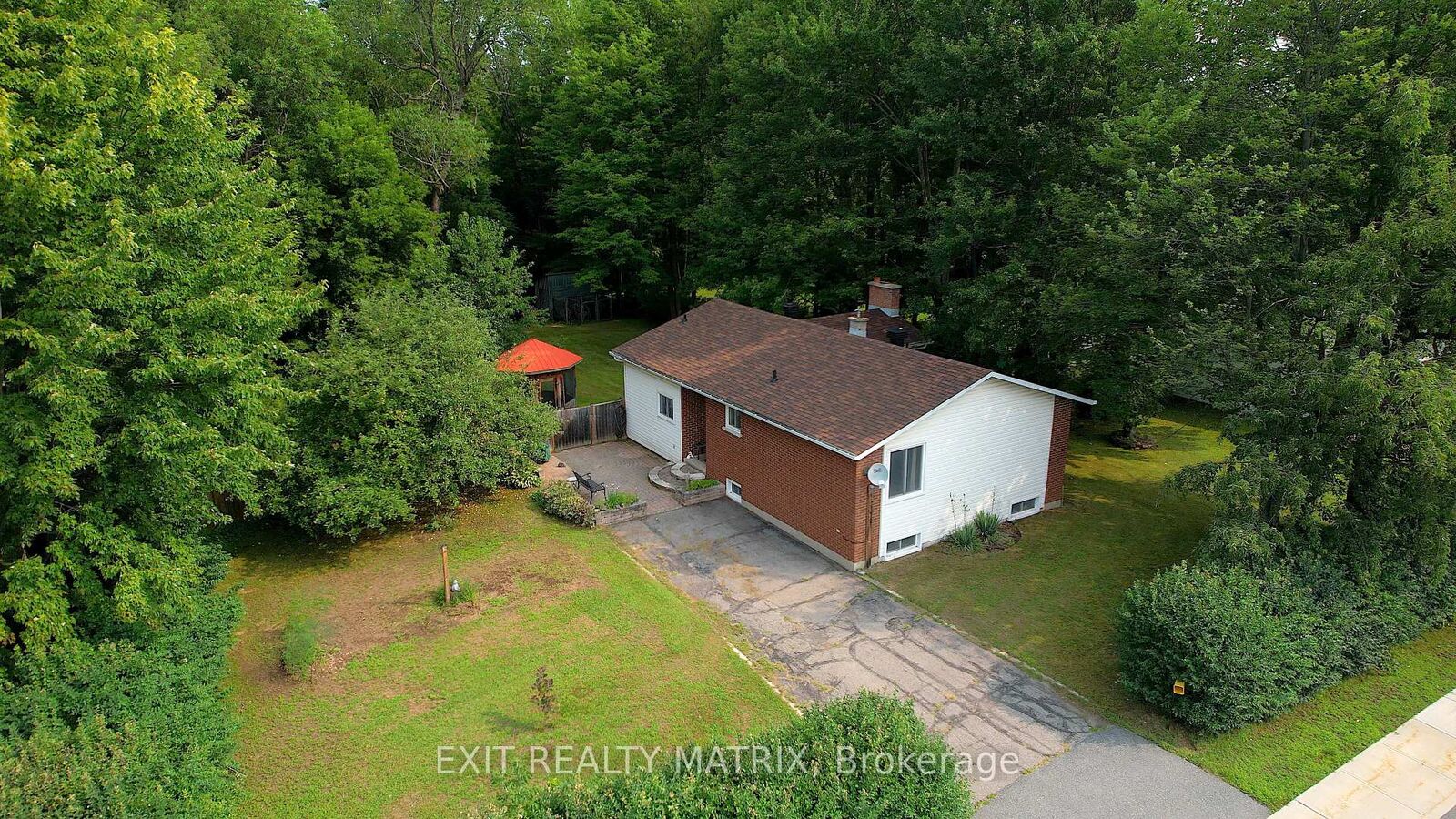 Property Photo: 2174 Des Pins Street ON K4R 1C5
