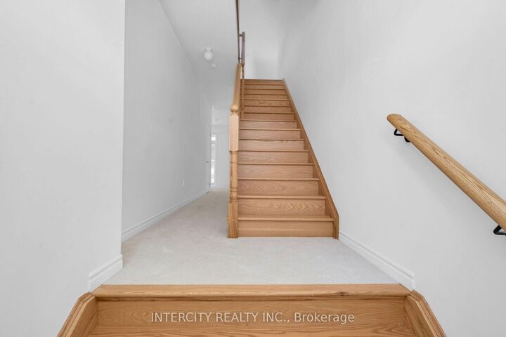 Property Photo: 91 Divadale Road ON L4H 5J3