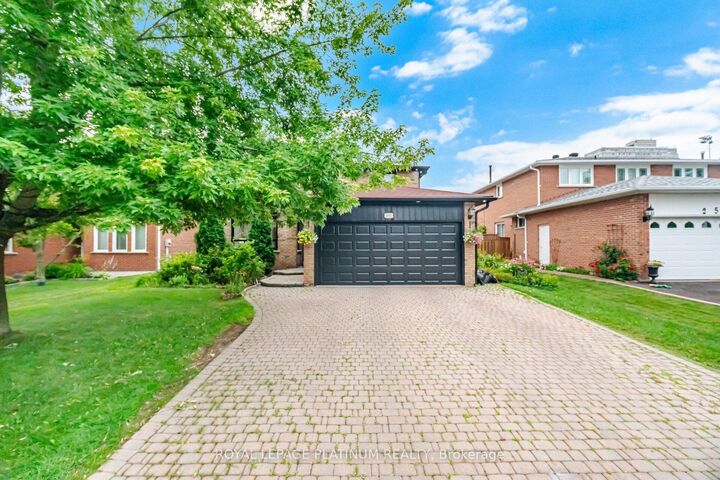 Property Photo: 2542 Pollard Drive ON L5C 3H1