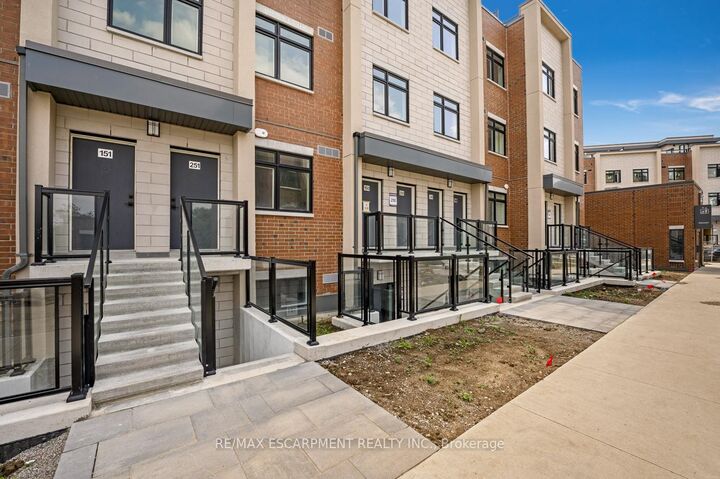 Property Photo: 1075 Douglas McCurdy Common 251 ON L5G 0C6