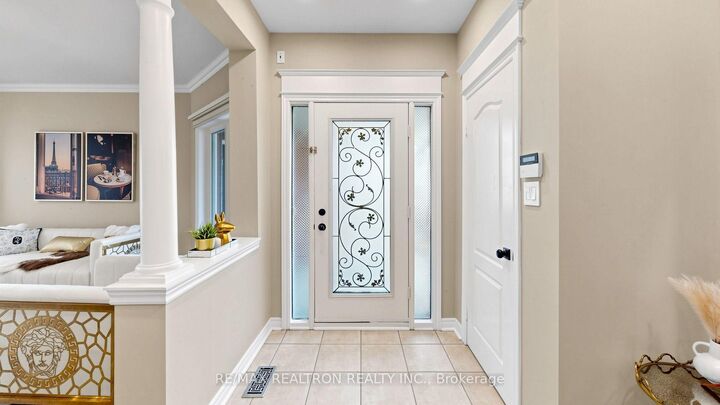 Property Photo: 2 Rocksprings Avenue ON L4S 1R1