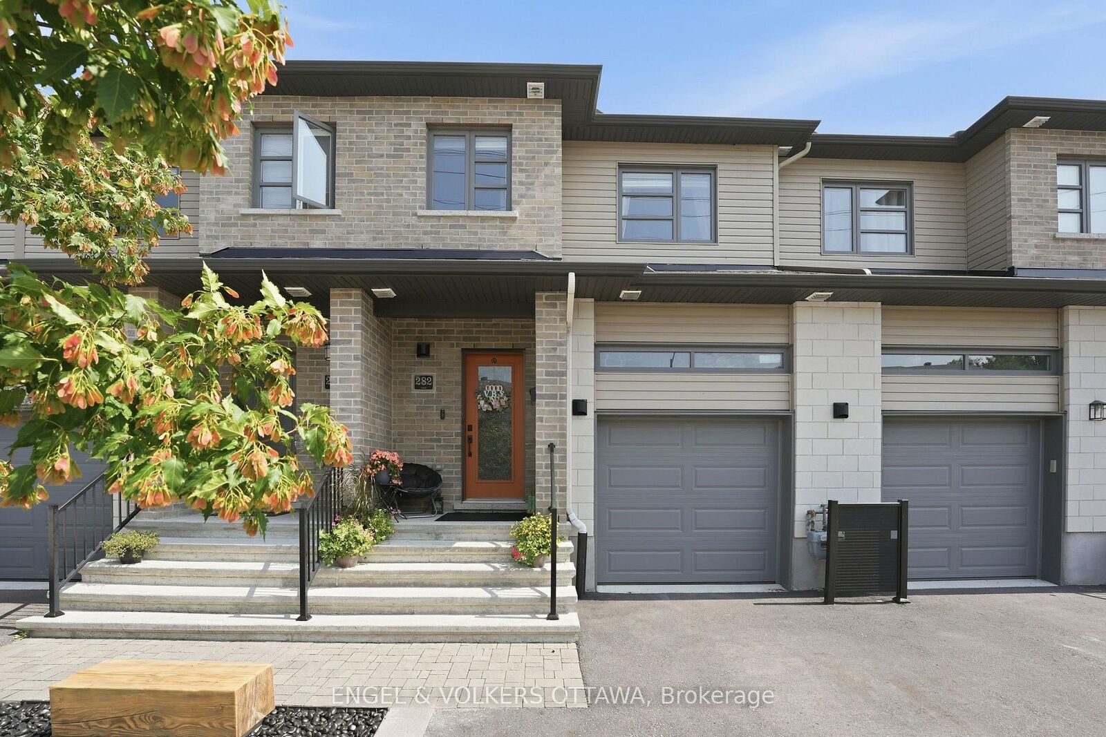 Property Photo: 282 Munro Street ON K7C 0P2
