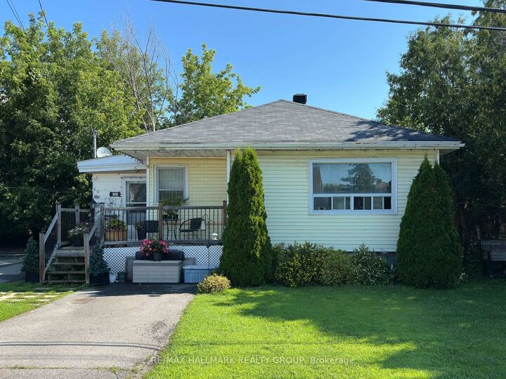 705 Laviolette Street — photo 1