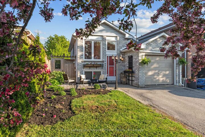 42 Glanville Crescent — photo 1
