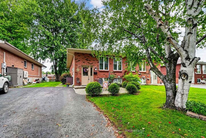 Property Photo:  111 Glen Oaks Court  ON K6H 7E6 