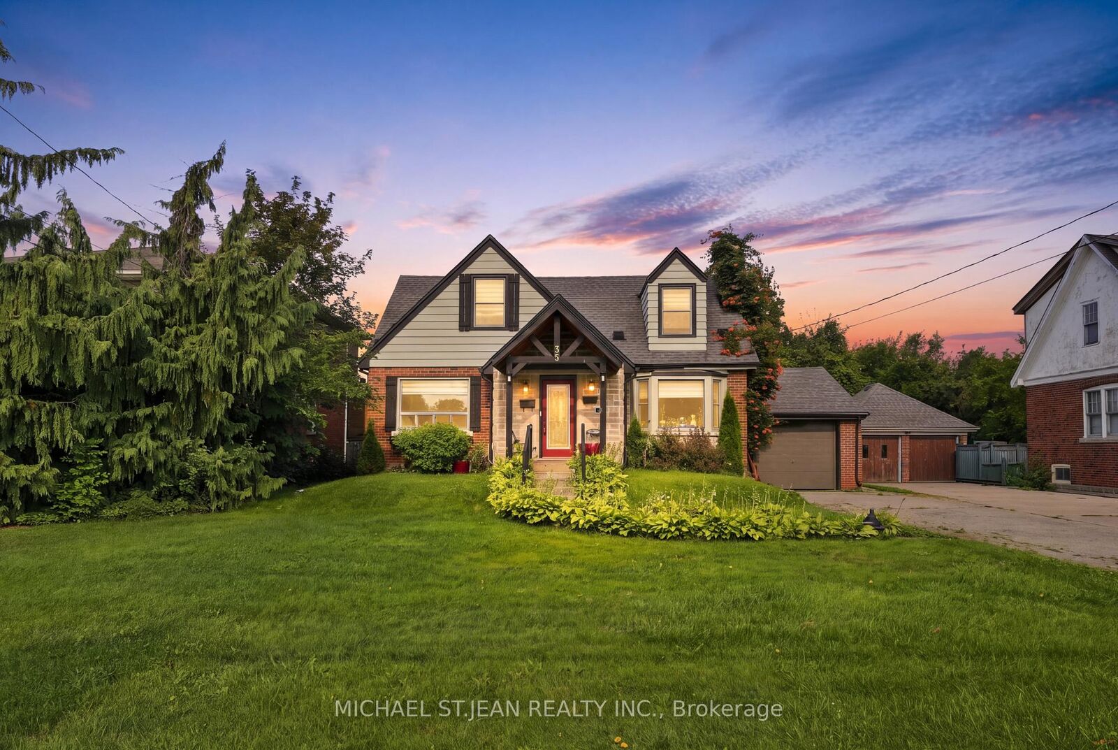 Property Photo:  35 Centennial Parkway S  ON L8G 2C1 