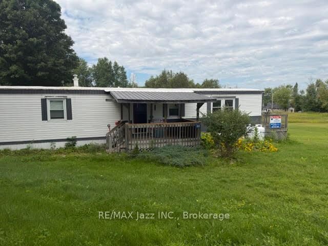 Property Photo: 266 Hillview Road ON K7H 3C8