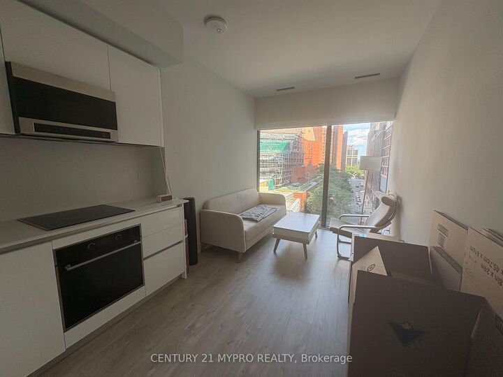 Property Photo:  8 Cumberland Street 605  ON M4W 0B6 