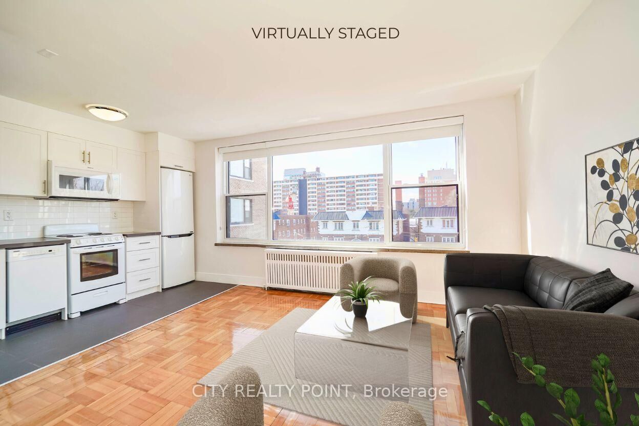 Property Photo: 1545 Bathurst Street 202 ON M5P 3H6