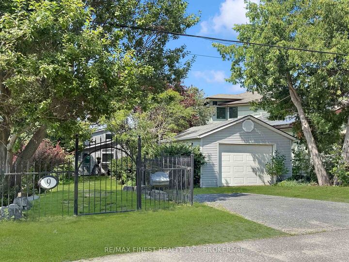 Property Photo:  9 Point Crescent  ON K7M 3P2 
