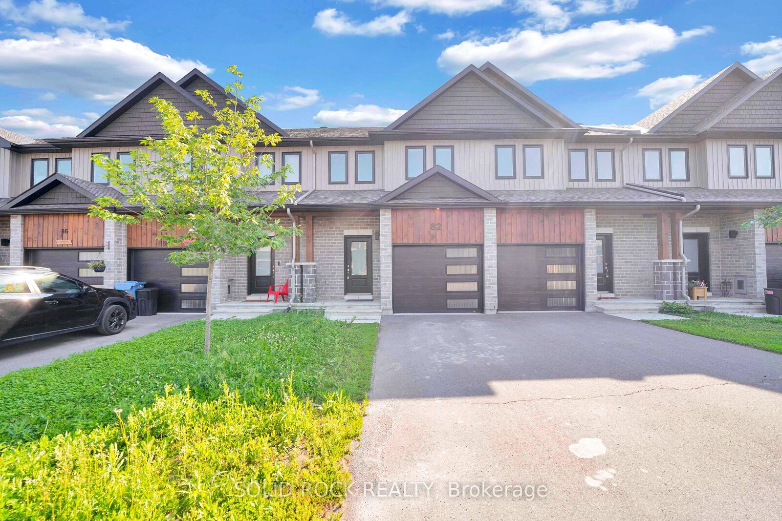 Property Photo:  82 O'Donovan Drive  ON K7C 0S2 