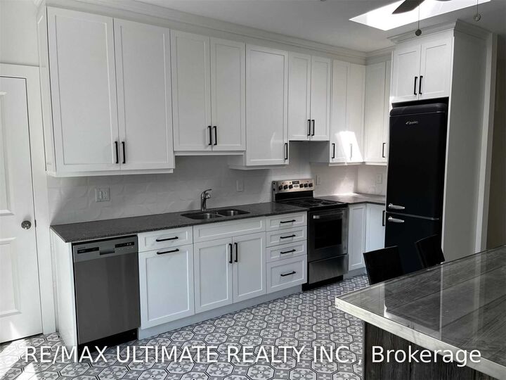 Property Photo:  1065B St Clair Avenue W  ON M6E 1A6 
