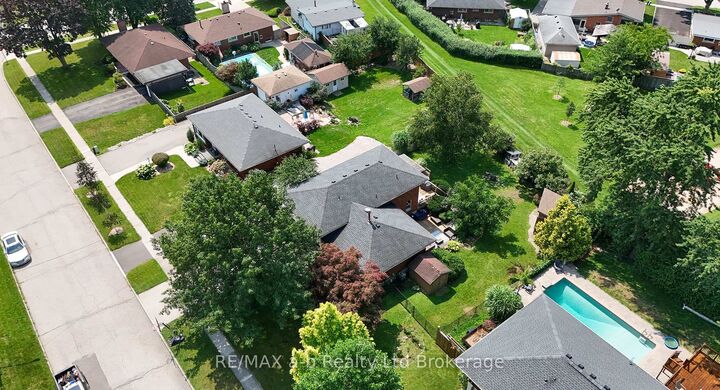 Property Photo: 269 Ferncrest Road ON N4S 7S6