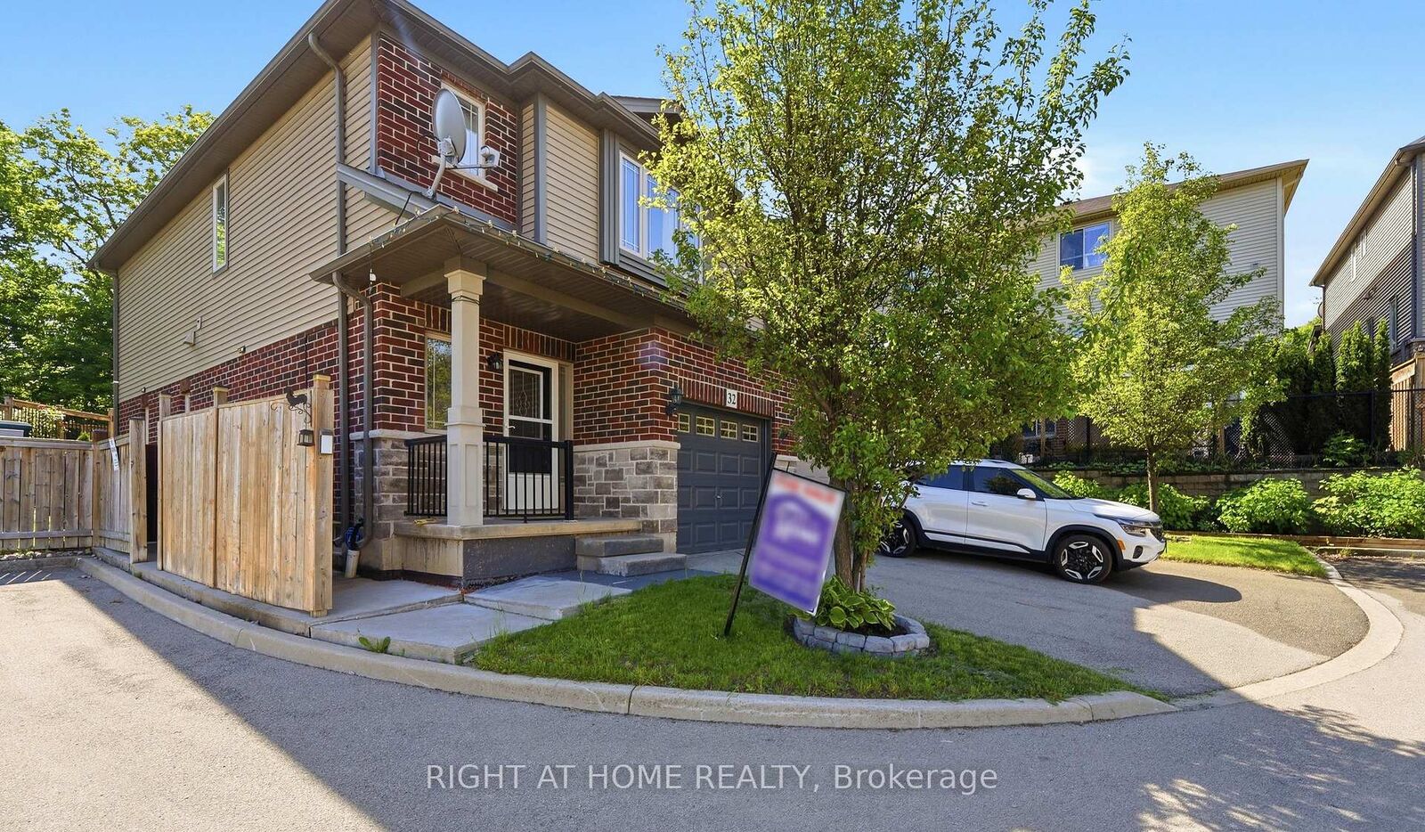 Property Photo: 32 Rolling Lane ON L8K 0A1