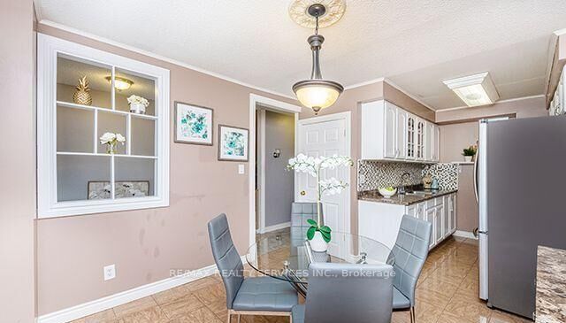 Property Photo:  20 Carleton Place 20  ON L6T 3Z4 