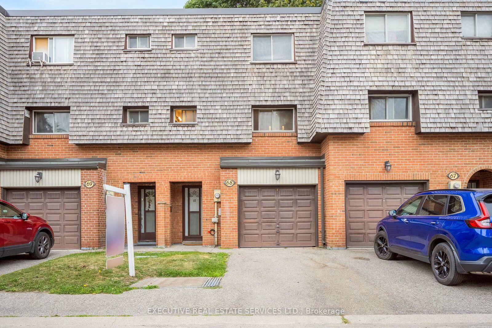 Property Photo:  68 Briar Path NW  ON L6T 2A3 