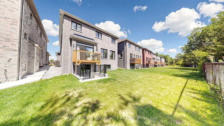 Property Photo: 32 Baycroft Boulevard ON L0M 1B5