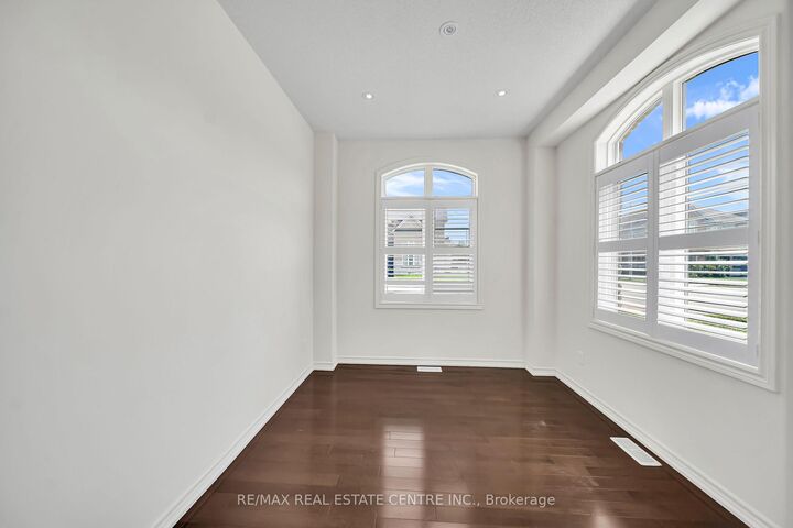 Property Photo:  4215 Cole Crescent  ON L7M 0M6 