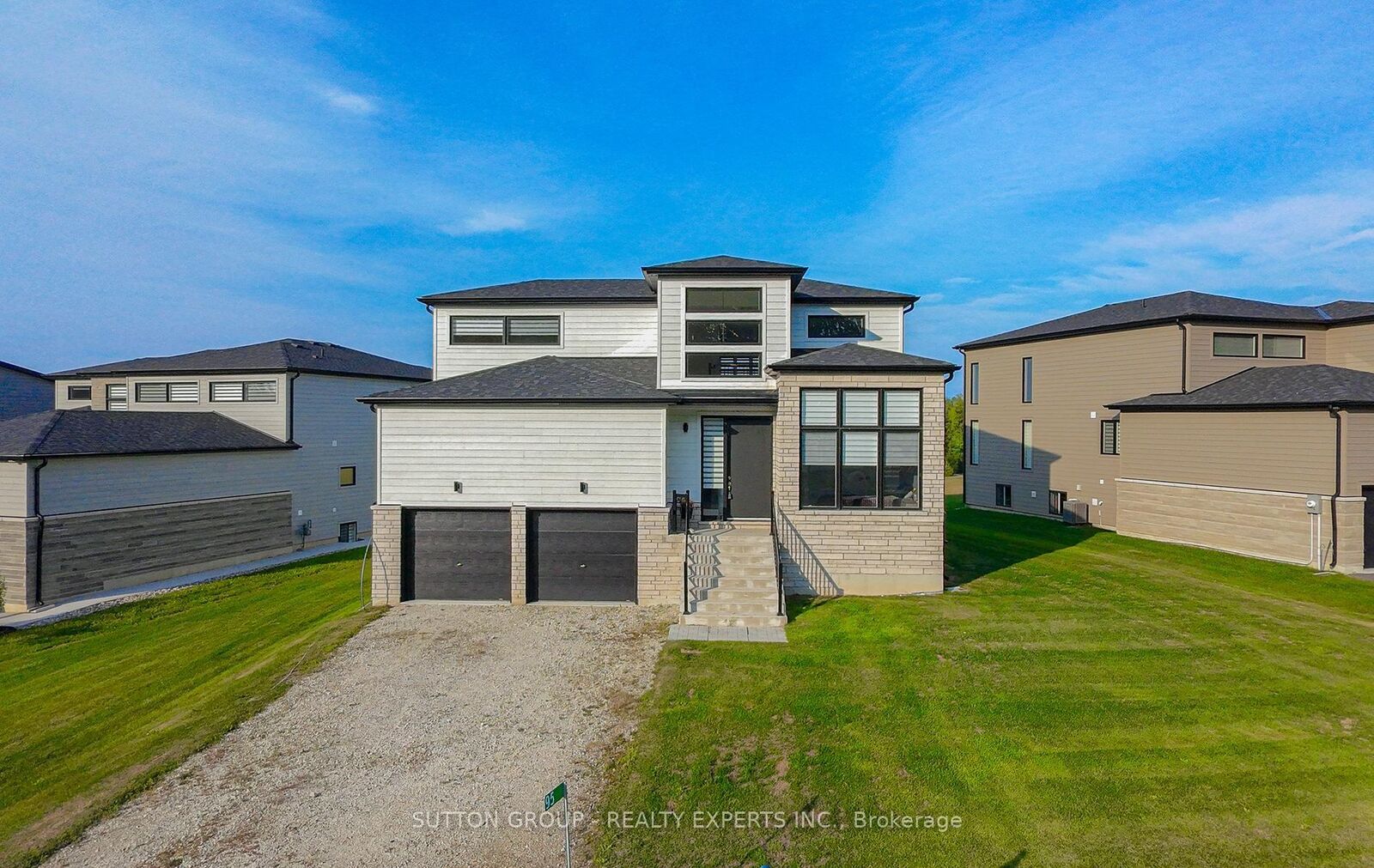 Property Photo: 95 Goldie Court ON N0H 1J0