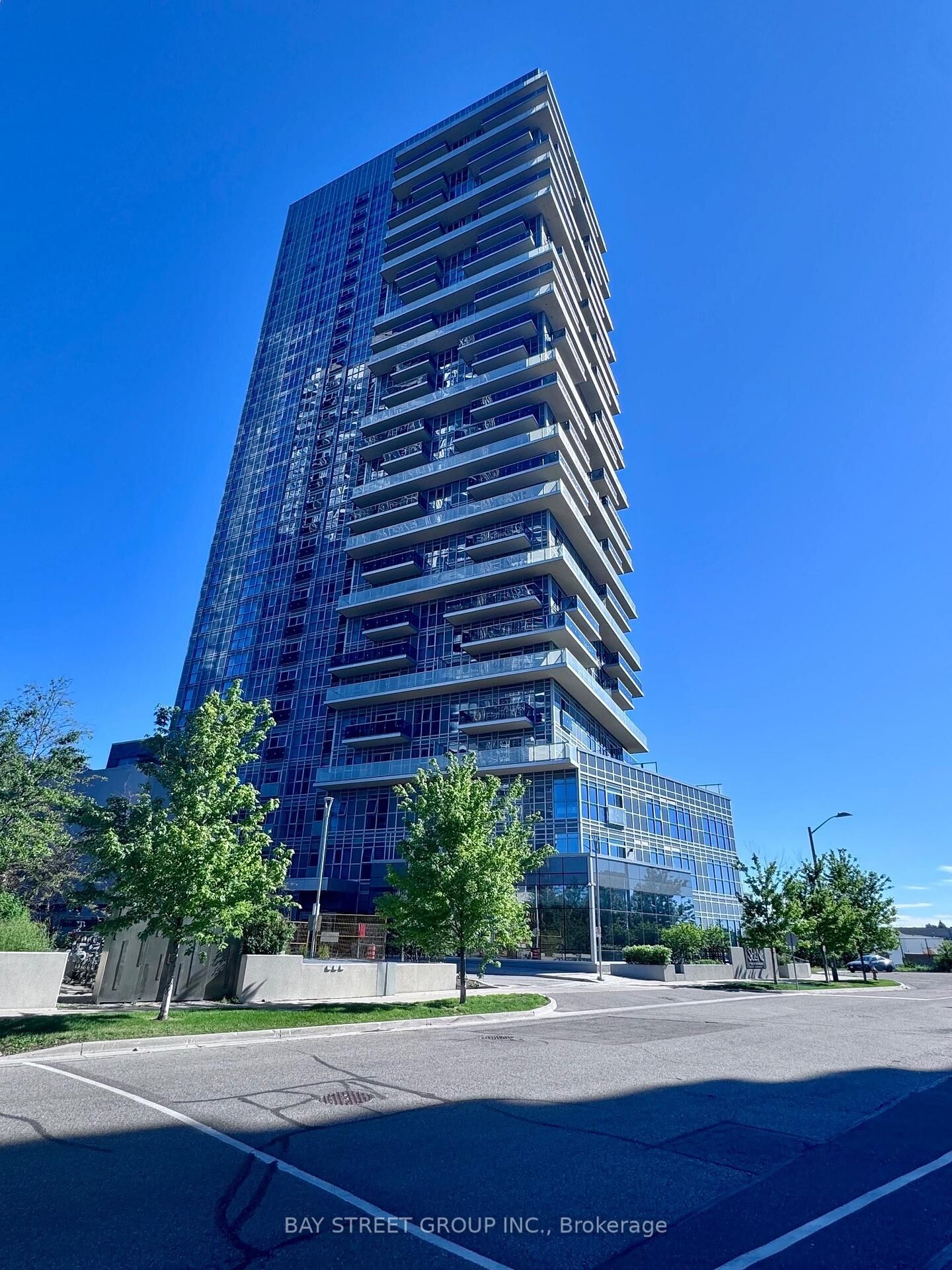 Property Photo: 225 Village Green Square 2809 ON M1S 0L3