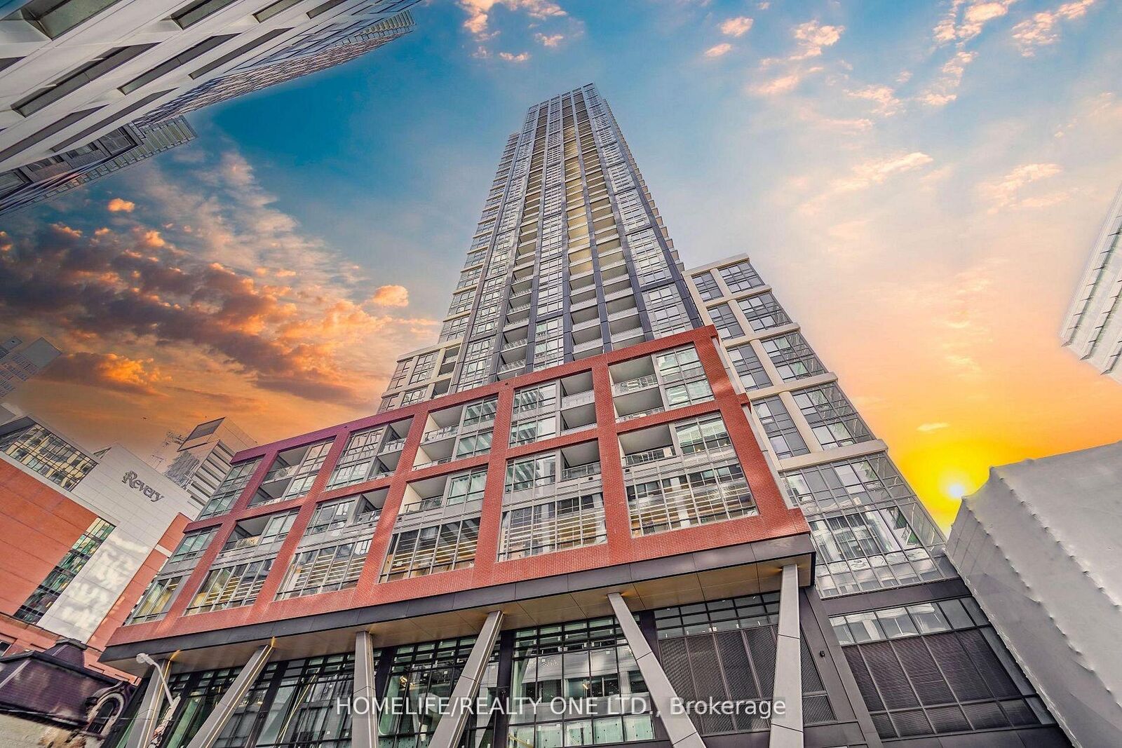 Property Photo: 108 Peter Street 4106 ON M5V 2G7